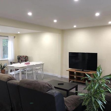 Cozy 3 Room Bungalow In Midtown Τορόντο Εξωτερικό φωτογραφία